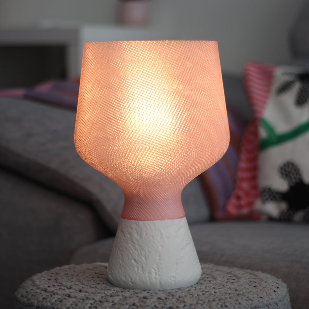 Candeeiro de mesa CALIZ escultural em impressão 3D na cor Sakura Pink